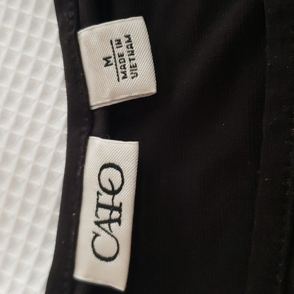 Maurices. Black, Fushia & White Silky Soft Top. Unique Hemline. Size M - Picture 8 of 10